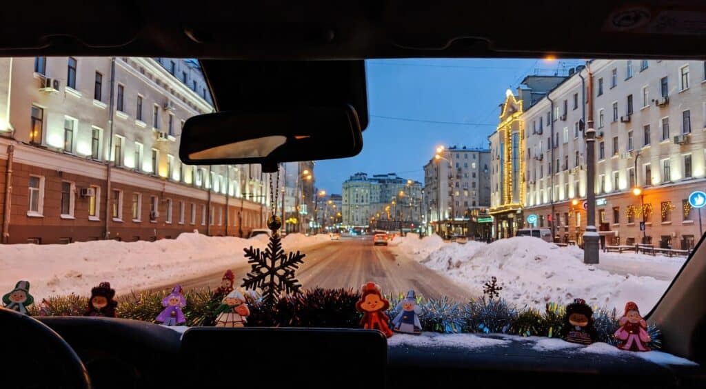 Можно ли украшать машину на Новый год